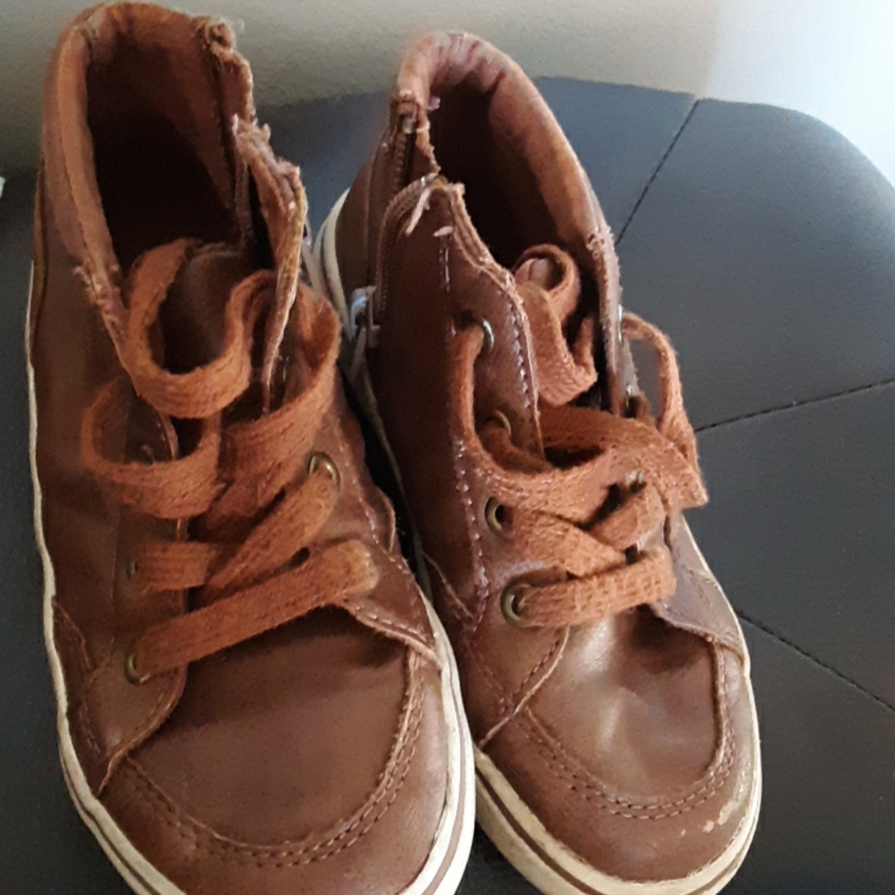 Kids sneakers